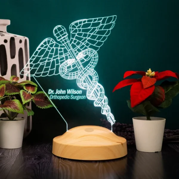 Cadou Personalizat Lampă 3D în formă de Semnul Universal al Medicinii pentru Medici si Doctori pentru Iluminare Camera
