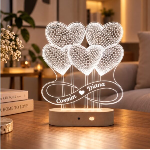 Lampă Personalizată 3D în formă de 5 Inimi cu Numele Îndrăgostiților scrise curbat
