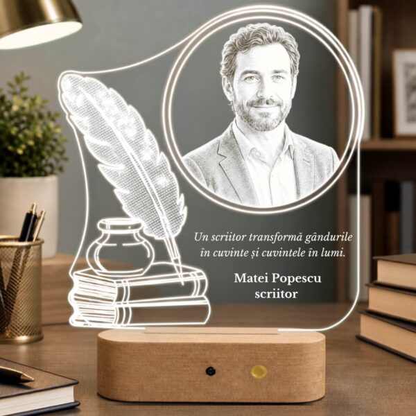 Lampă 3D personalizată în formă de Până de Scris cu Poză Personalizată pentru Profesori de Română și Scriitori